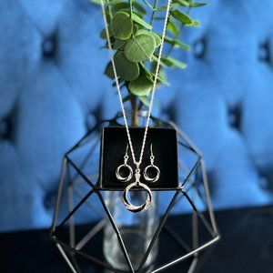 NWOT Contemporary-style necklace & earring set